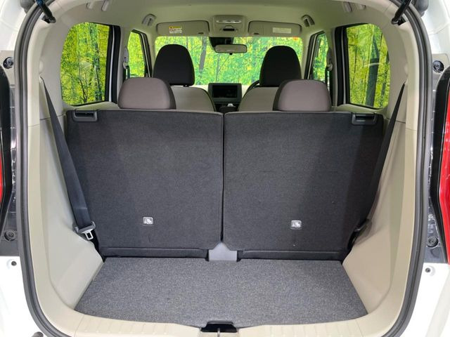 ���i�̂���������ʋ΁A���}���ɏ\���ȉ׎��X�y�[�X���m�ۂ��Ă���܂��B�Z�J���h�V�[�g��|���ƁA�傫�ȉו��̐ύڂ��\�ł���