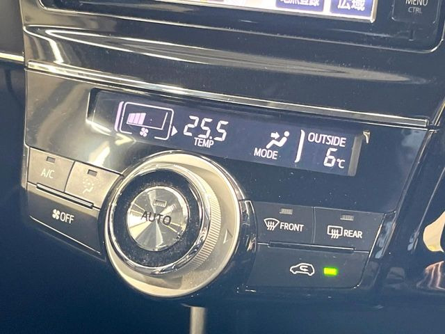 【オートエアコン】一度お好みの温度に設定すれば、車内の温度を検知し風量や温度を自動で調整。暑い&hellip;寒い&hellip;と何度もスイッチ操作をする必要はありません。快適な車内空間には必須の機能ですね♪