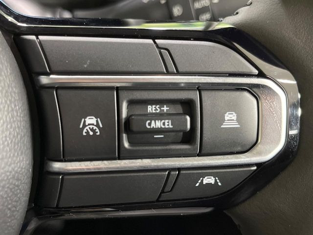 【アダプティブクルーズコントロール】高速道路での長距離走行が楽に!!自動で速度を保つクルーズコントロールが、衝突軽減システムと連携し、前方の車両を感知して車間を保つように速度調節してくれます!!