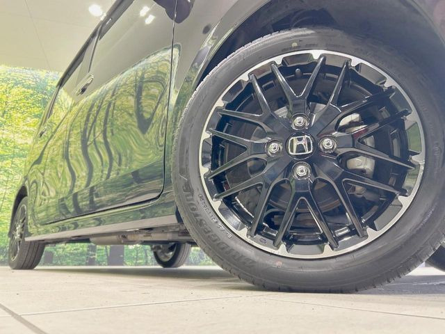 �y����15�C���`�A���~�z�C�[���z�O�ςɃ}�b�`���������A���~�z�C�[���𑕒����Ă���܂��B�e��ЊO�A���~�z�C�[����A�X�^�b�h���X�^�C�����戵�����Ă���܂��B���񂲑��k����������