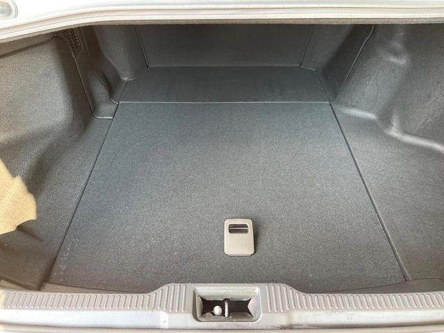 ���i�̂���������ʋ΁A���}���ɏ\���ȉ׎��X�y�[�X���m�ۂ��Ă���܂��B