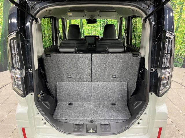 普段のお買い物や通勤、送迎等に十分な荷室スペースを確保しております。セカンドシートを倒すと、大きな荷物の積載も可能です♪