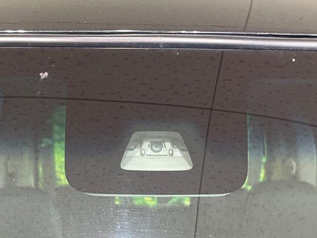 �y�X�}�[�g�A�V�X�g�z���s���ɑO���̎ԗ�����F�����A�Փ˂������Ȏ��͌x��ƃu���[�L�ŏՓˉ���Ɣ�Q�y�����A�V�X�g�B�����S�Ƀh���C�u�����y���݂��������܂��B