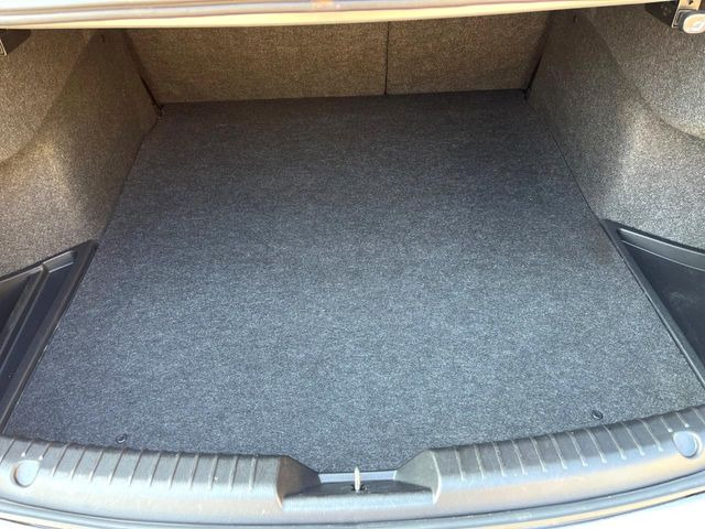 ���i�̂���������ʋ΁A���}���ɏ\���ȉ׎��X�y�[�X���m�ۂ��Ă���܂��B