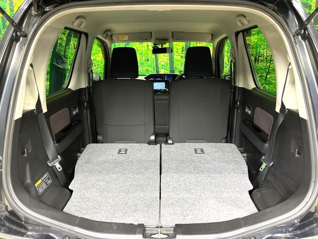 ���i�̂���������ʋ΁A���}���ɏ\���ȉ׎��X�y�[�X���m�ۂ��Ă���܂��B�Z�J���h�V�[�g��|���ƁA�傫�ȉו��̐ύڂ��\�ł���