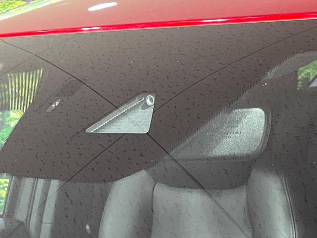 �yi-ACTIVESENSE�z���s���ɑO���̎ԗ�����F�����A�Փ˂������Ȏ��͌x��ƃu���[�L�ŏՓˉ���Ɣ�Q�y�����A�V�X�g�B�����S�Ƀh���C�u�����y���݂��������܂��B