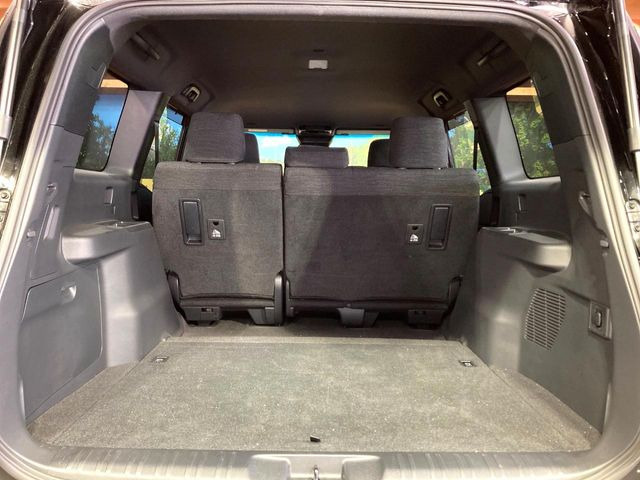 ���i�̂���������ʋ΁A���}���ɏ\���ȉ׎��X�y�[�X���m�ۂ��Ă���܂��B�Z�J���h�V�[�g��|���ƁA�傫�ȉו��̐ύڂ��\�ł���