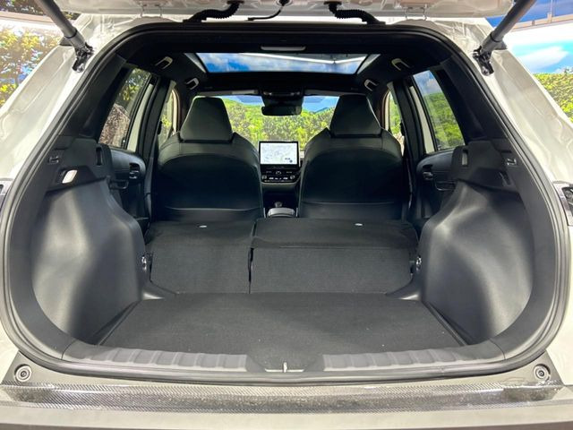 ���i�̂���������ʋ΁A���}���ɏ\���ȉ׎��X�y�[�X���m�ۂ��Ă���܂��B�Z�J���h�V�[�g��|���ƁA�傫�ȉו��̐ύڂ��\�ł���