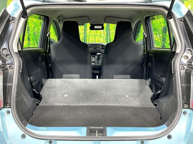 ���i�̂���������ʋ΁A���}���ɏ\���ȉ׎��X�y�[�X���m�ۂ��Ă���܂��B�Z�J���h�V�[�g��|���ƁA�傫�ȉו��̐ύڂ��\�ł���