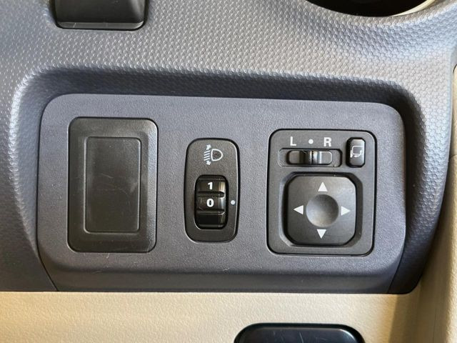 �y�d���i�[�~���[�z�T�C�h�~���[�͓d���i�[���ƂȂ��Ă���A�������ԏ�ł��L�Y�������X�N��}�����܂��B