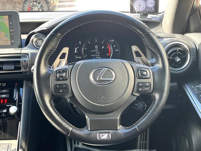 �y�����v�����X�e�A�����O�z�㎿�Ȋv���g�p���邱�ƂŁA��ɂ����������݂ƂĂ��^�]���₷���n���h���ł���