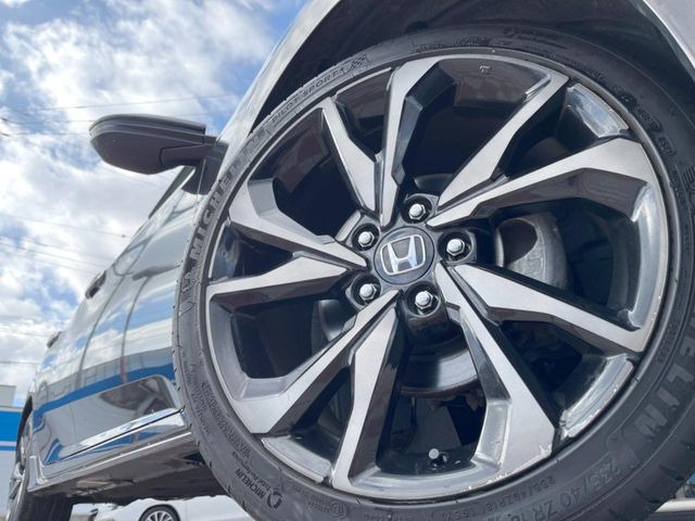 �y����18�C���`�A���~�z�C�[���z�O�ςɃ}�b�`���������A���~�z�C�[���𑕒����Ă���܂��B�e��ЊO�A���~�z�C�[����A�X�^�b�h���X�^�C�����戵�����Ă���܂��B���񂲑��k����������