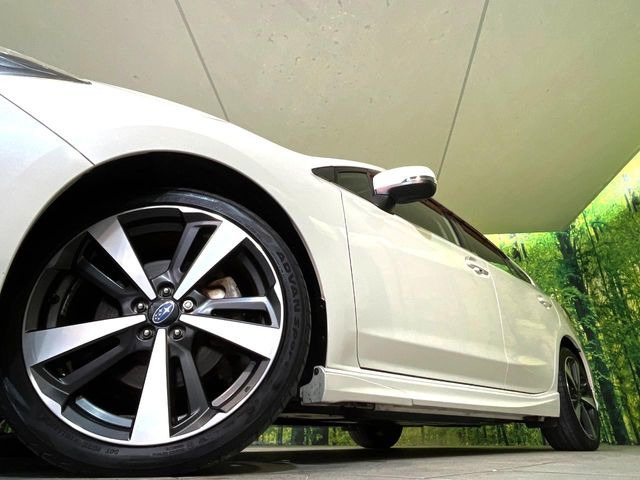 �y����18�C���`�A���~�z�C�[���z�O�ςɃ}�b�`���������A���~�z�C�[���𑕒����Ă���܂��B�e��ЊO�A���~�z�C�[����A�X�^�b�h���X�^�C�����戵�����Ă���܂��B���񂲑��k����������