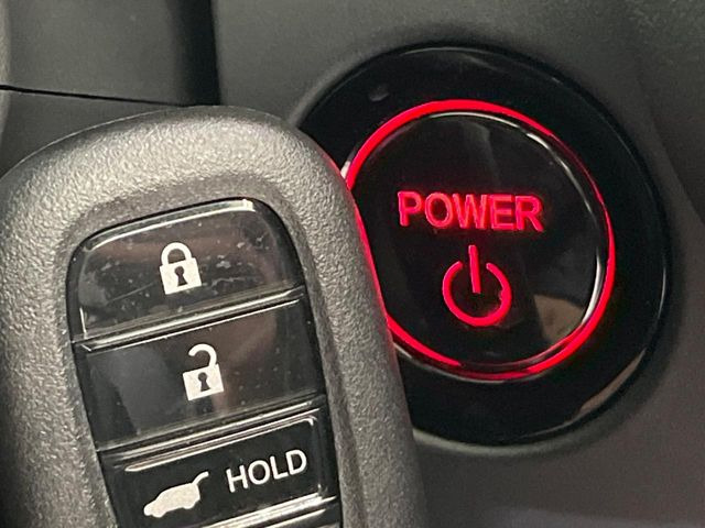 �yHonda�X�}�[�g�L�[�z�J�o����|�P�b�g�ɓ��ꂽ�܂܂ł��h�A�̎{���E�������\�ȃX�}�[�g�L�[�𑕔��B�G���W���̃I���E�I�t�����J�M�����o���K�v����������Ƃ��Ă��֗��ł���