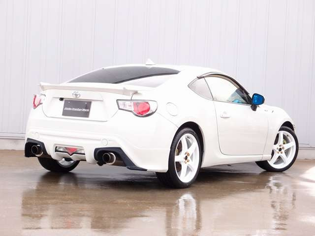 �l�C��86�J�X�^���ԗ��̓���!���ЊǗ����[�U�[�l�����ɂ��A�J���b�c�G���AHDD�n�f�W�i�r�APIAA18AW�AHKS�}�t���[�ȂǁA�����̂̐l�C�p�[�c�𑕔��B���[�ԑO�ɃG�A���̂���t���Ȃǂ��\�ł�!