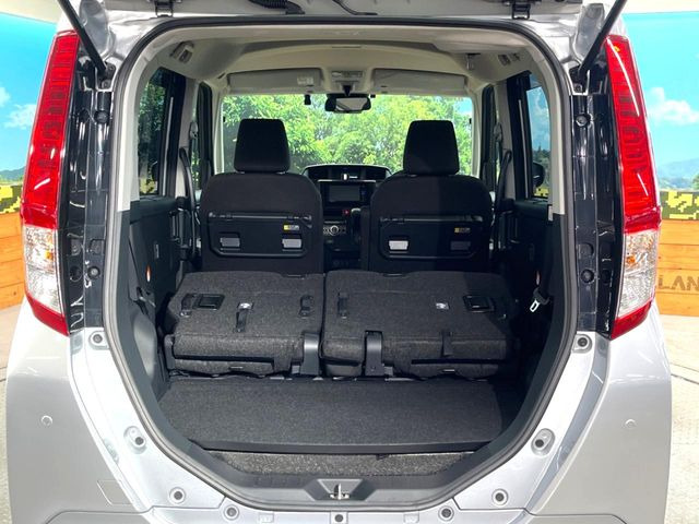 ���i�̂���������ʋ΁A���}���ɏ\���ȉ׎��X�y�[�X���m�ۂ��Ă���܂��B�Z�J���h�V�[�g��|���ƁA�傫�ȉו��̐ύڂ��\�ł���