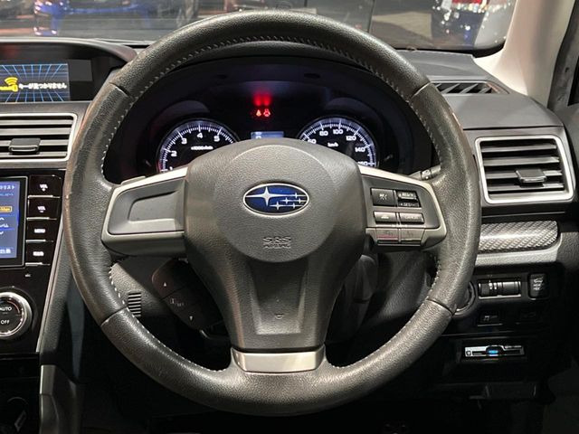 �y�����v�����X�e�A�����O�z�㎿�Ȋv���g�p���邱�ƂŁA��ɂ����������݂ƂĂ��^�]���₷���n���h���ł���