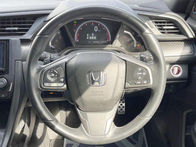 �y�����v�����X�e�A�����O�z�㎿�Ȋv���g�p���邱�ƂŁA��ɂ����������݂ƂĂ��^�]���₷���n���h���ł���