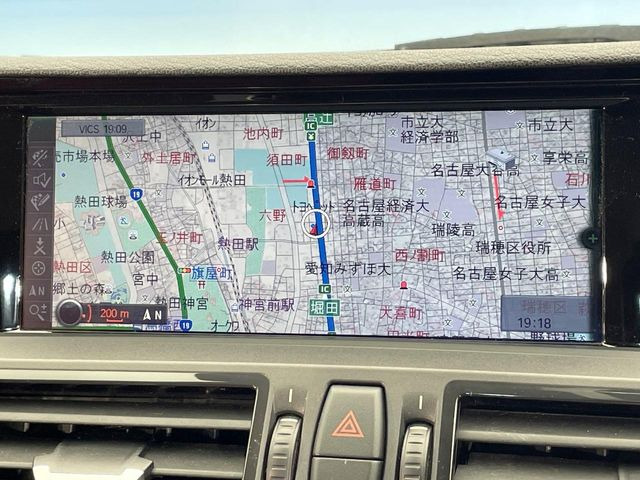 �������i�r:��̊��̂���i�r�́A����������ԓ������o���Ă���܂��BBluetooth�Đ��ȂǃI�[�f�B�I�@�\���[�����Ă���܂��̂ŁA�^�]�����y���߂܂���