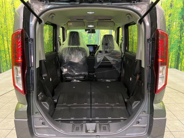 ���i�̂���������ʋ΁A���}���ɏ\���ȉ׎��X�y�[�X���m�ۂ��Ă���܂��B�Z�J���h�V�[�g��|���ƁA�傫�ȉו��̐ύڂ��\�ł���