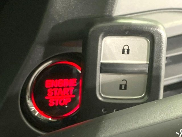 �yHonda�X�}�[�g�L�[�z�J�o����|�P�b�g�ɓ��ꂽ�܂܂ł��h�A�̎{���E�������\�ȃX�}�[�g�L�[�𑕔��B�G���W���̃I���E�I�t�����J�M�����o���K�v����������Ƃ��Ă��֗��ł���