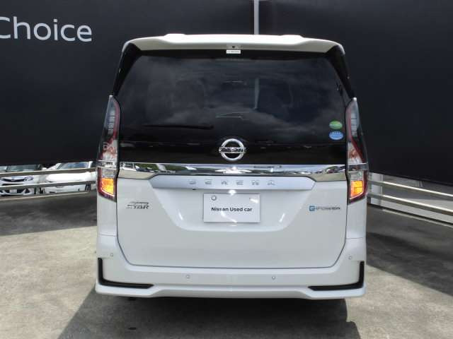 セレナ1.2 e-POWER ハイウェイスター V