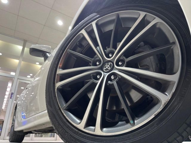 �y����17�C���`�A���~�z�C�[���z�O�ςɃ}�b�`���������A���~�z�C�[���𑕒����Ă���܂��B�e��ЊO�A���~�z�C�[����A�X�^�b�h���X�^�C�����戵�����Ă���܂��B���񂲑��k����������