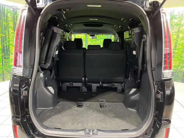 ���i�̂���������ʋ΁A���}���ɏ\���ȉ׎��X�y�[�X���m�ۂ��Ă���܂��B�Z�J���h�V�[�g��|���ƁA�傫�ȉו��̐ύڂ��\�ł���