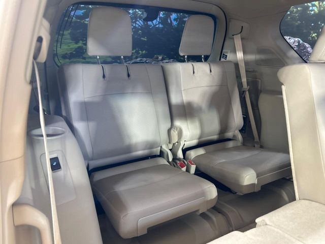 3列目シートはもちろん状態良好☆大人でもゆったりと座って頂けますので、大人数でのお出かけもラクラクです♪ご家族で、気の知れた仲間で、ドライブに行くのが楽しみですね♪