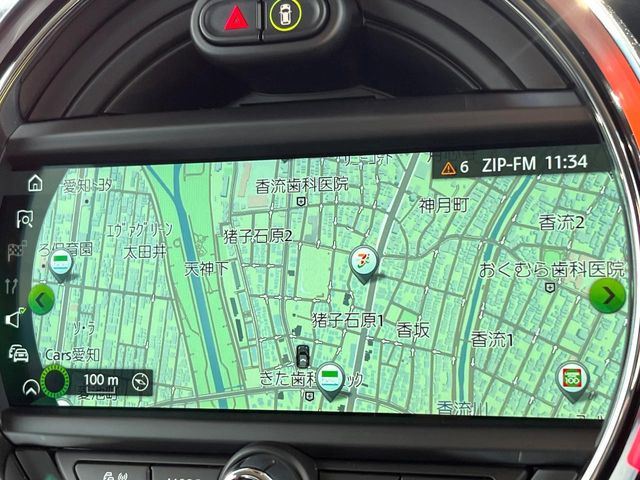 �������i�r:��̊��̂���i�r�́A����������ԓ������o���Ă���܂��BBluetooth�Đ��ȂǃI�[�f�B�I�@�\���[�����Ă���܂��̂ŁA�^�]�����y���߂܂���