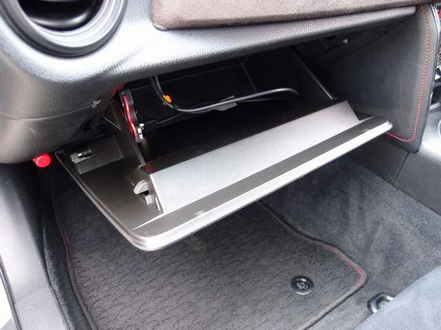 ���Ђ̓J�X�^���𓾈ӂƂ��Ă���܂��B�ԍ�����WORK�z�C�[���A�I�[�f�B�I�J�X�^���ȂǁA���[�ԑO�ɂ��q�l�̃X�^�C���ɍ����J�X�^���₨�Ԃƈꏏ�ɃI�[�g���[���ɂ��鎖���\�ƂȂ�܂��̂ł��C�y�ɂ����k������