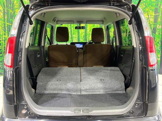 ���i�̂���������ʋ΁A���}���ɏ\���ȉ׎��X�y�[�X���m�ۂ��Ă���܂��B�Z�J���h�V�[�g��|���ƁA�傫�ȉו��̐ύڂ��\�ł���