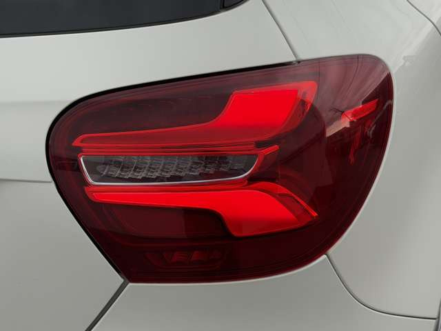 �@�ׂɃf�U�C�����ꂽ���A���C�g