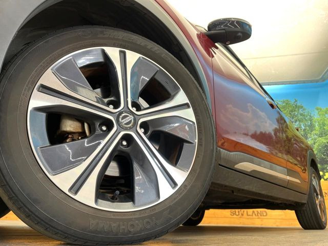 �y����17�C���`�A���~�z�C�[���z�O�ςɃ}�b�`���������A���~�z�C�[���𑕒����Ă���܂��B�e��ЊO�A���~�z�C�[����A�X�^�b�h���X�^�C�����戵�����Ă���܂��B���񂲑��k����������