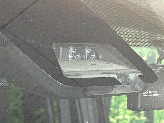 �y�g���^�Z�[�t�e�B�Z���X�z���s���ɑO���̎ԗ�����F�����A�Փ˂������Ȏ��͌x��ƃu���[�L�ŏՓˉ���Ɣ�Q�y�����A�V�X�g�B�����S�Ƀh���C�u�����y���݂��������܂��B