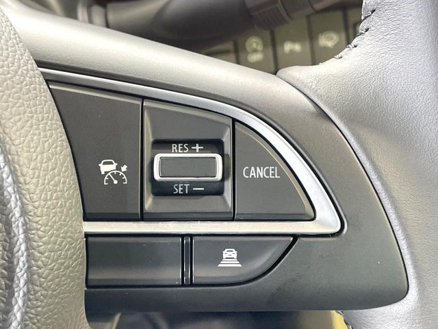 【アダプティブクルーズコントロール】高速道路での長距離走行が楽に!!自動で速度を保つクルーズコントロールが、衝突軽減システムと連携し、前方の車両を感知して車間を保つように速度調節してくれます!!