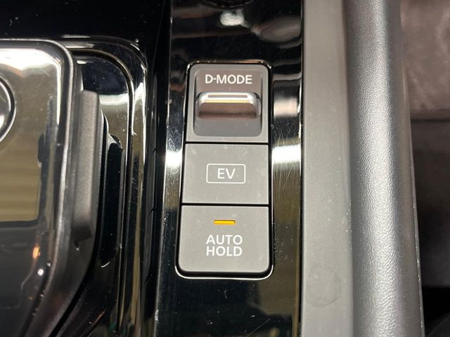 �y�I�[�g�u���[�L�z�[���h�z�M���҂���a�؂Œ�Ԏ��Ƀu���[�L���瑫�𗣂��Ă��A��~��Ԃ�ێ����Ă���܂��B�O�i����Ƃ��̓A�N�Z���𓥂߂Ύ����ŉ��������̂ň��S��X���^�]���y�ɂȂ�܂���