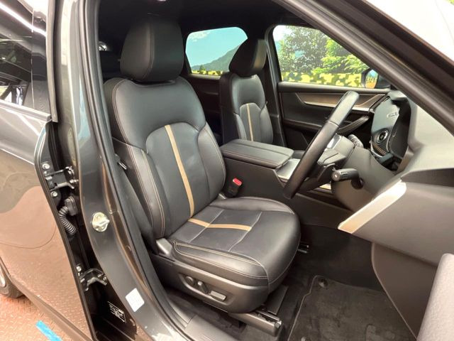 運転席シート廻りは使用感も少なく、良好な状態となっています。丁寧に使われていたことがよくわかりますね。