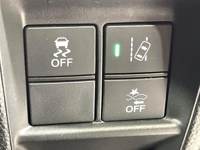 �y�z���_�Z���V���O�z���s���ɑO���̎ԗ�����F�����A�Փ˂������Ȏ��͌x��ƃu���[�L�ŏՓˉ���Ɣ�Q�y�����A�V�X�g�B�����S�Ƀh���C�u�����y���݂��������܂��B