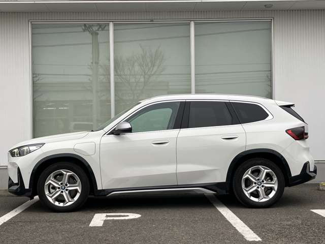 iX1xドライブ30 xライン 4WD