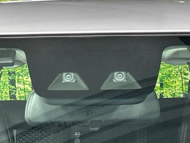 �y�X�}�[�g�A�V�X�g�z���s���ɑO���̎ԗ�����F�����A�Փ˂������Ȏ��͌x��ƃu���[�L�ŏՓˉ���Ɣ�Q�y�����A�V�X�g�B�����S�Ƀh���C�u�����y���݂��������܂��B