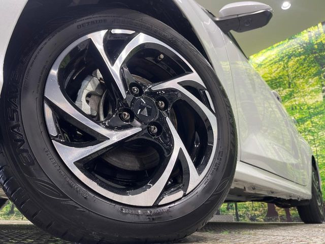 �y�I�v�V����15�C���`�A���~�z�C�[���zMODELLISTA�I�v�V�����z�C�[���𑕒��B���s���\�̌���ɉ����A�O�ς����X�^�C���b�V���ɂȂ��Ă��܂��B