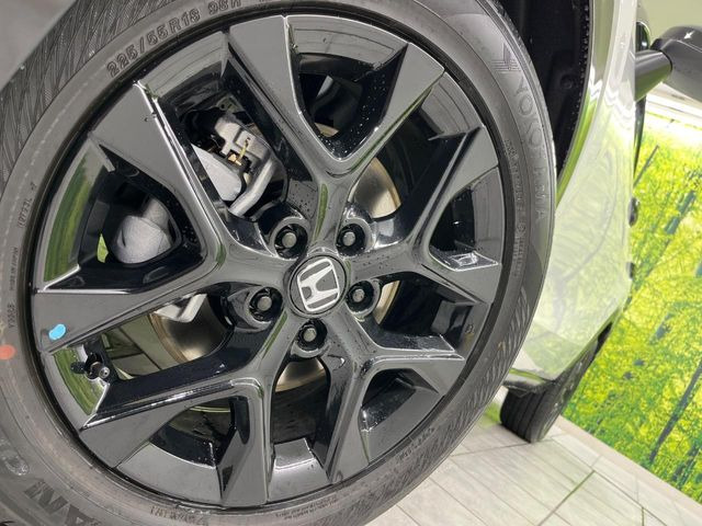 �y����18�C���`�A���~�z�C�[���z�O�ςɃ}�b�`���������A���~�z�C�[���𑕒����Ă���܂��B�e��ЊO�A���~�z�C�[����A�X�^�b�h���X�^�C�����戵�����Ă���܂��B���񂲑��k����������