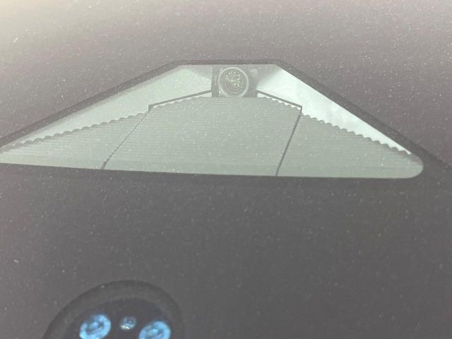 �y�z���_�Z���V���O�z���s���ɑO���̎ԗ�����F�����A�Փ˂������Ȏ��͌x��ƃu���[�L�ŏՓˉ���Ɣ�Q�y�����A�V�X�g�B�����S�Ƀh���C�u�����y���݂��������܂��B