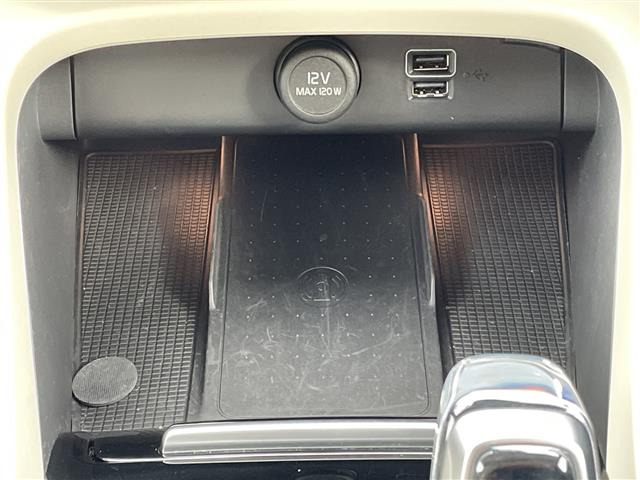 XC40B4 AWD インスクリプション 4WD