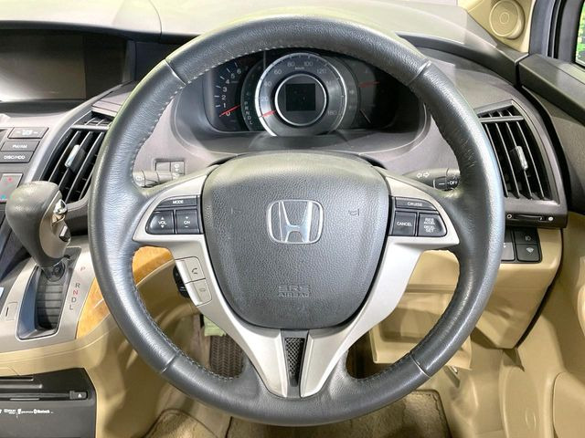 �y�����v�����X�e�A�����O�z�㎿�Ȋv���g�p���邱�ƂŁA��ɂ����������݂ƂĂ��^�]���₷���n���h���ł���