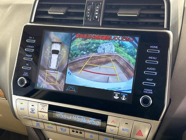 【パノラミックビューモニター】専用のカメラにより、上から見下ろしたような視点で360度クルマの周囲を確認することができます☆死角部分も確認しやすく、狭い場所での切り返しや駐車もスムーズに行えます。