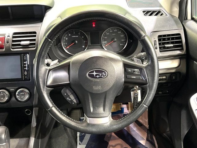 �y�����v�����X�e�A�����O�z�㎿�Ȋv���g�p���邱�ƂŁA��ɂ����������݂ƂĂ��^�]���₷���n���h���ł���