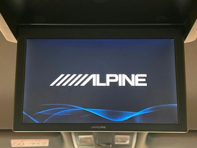 【フリップダウンモニター】大画面モニターで後席でもエンタメをお楽しみいただけます。小さなお子様にも大人気の装備です♪