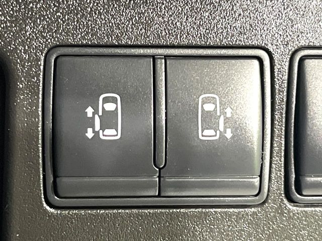 �y�����X���C�h�h�A�z���ԏ�ŗׂ̎ԂƂ̊Ԋu���������ɂ������A�X���C�h�h�A�Ȃ���S!�h�A�I�[�v������������炸�A�J�������L���̂ŏ��~�肪�Ƃ��Ă��ȒP�ł��B�傫�ȉו��̏o���������Ȃ���\��